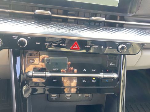 Used 2024 Kia Carnival SX Prestige image 20