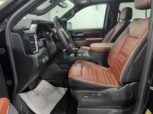 Used 2025 GMC Sierra 1500 Denali Ultimate AWD/4WD image 8
