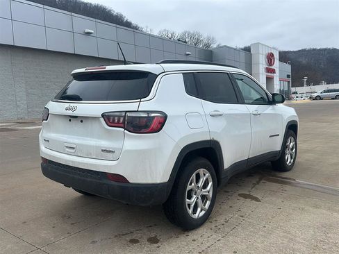 Used 2024 Jeep Compass Latitude image 5