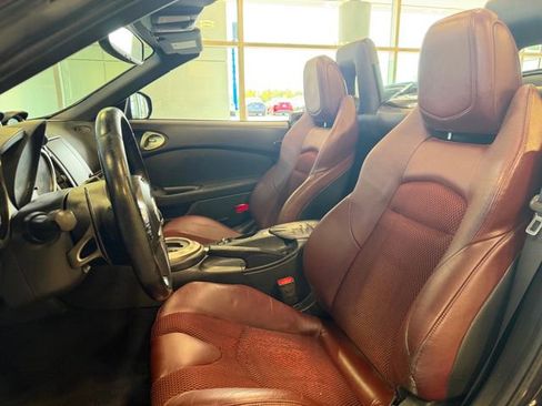 Used 2014 Nissan 370Z Touring RWD image 21