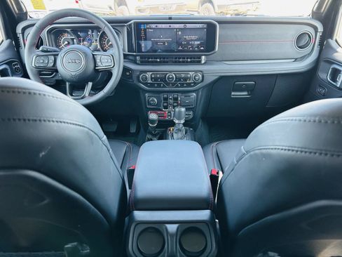 Used 2024 Jeep Gladiator Rubicon AWD/4WD image 26
