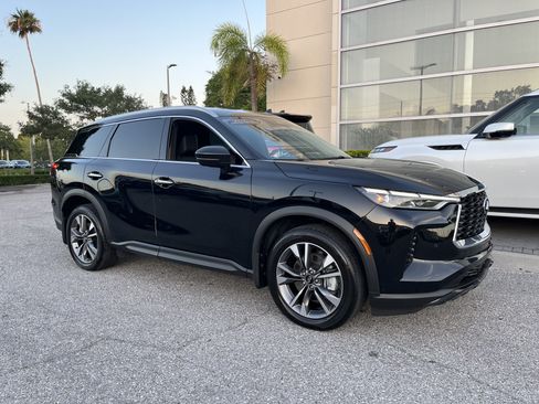 Certified 2025 INFINITI QX60 Luxe w/ Vision Package AWD/4WD image 11