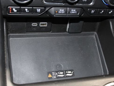 Used 2023 Chevrolet Suburban Premier image 28