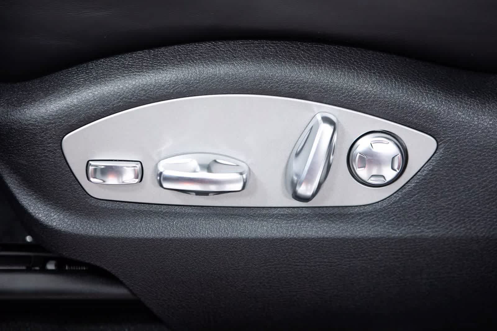 Certified 2026 Porsche Macan AWD/4WD image 24