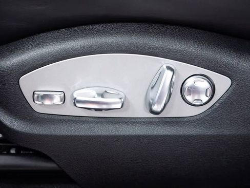 Certified 2026 Porsche Macan AWD/4WD image 24