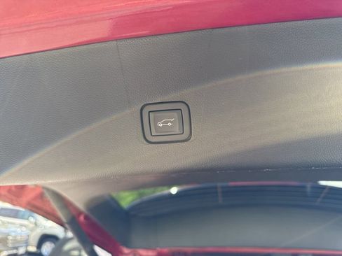 Used 2023 Chevrolet Traverse LT AWD/4WD image 15