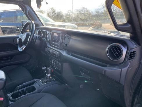 Used 2021 Jeep Wrangler Unlimited Sahara AWD/4WD image 28