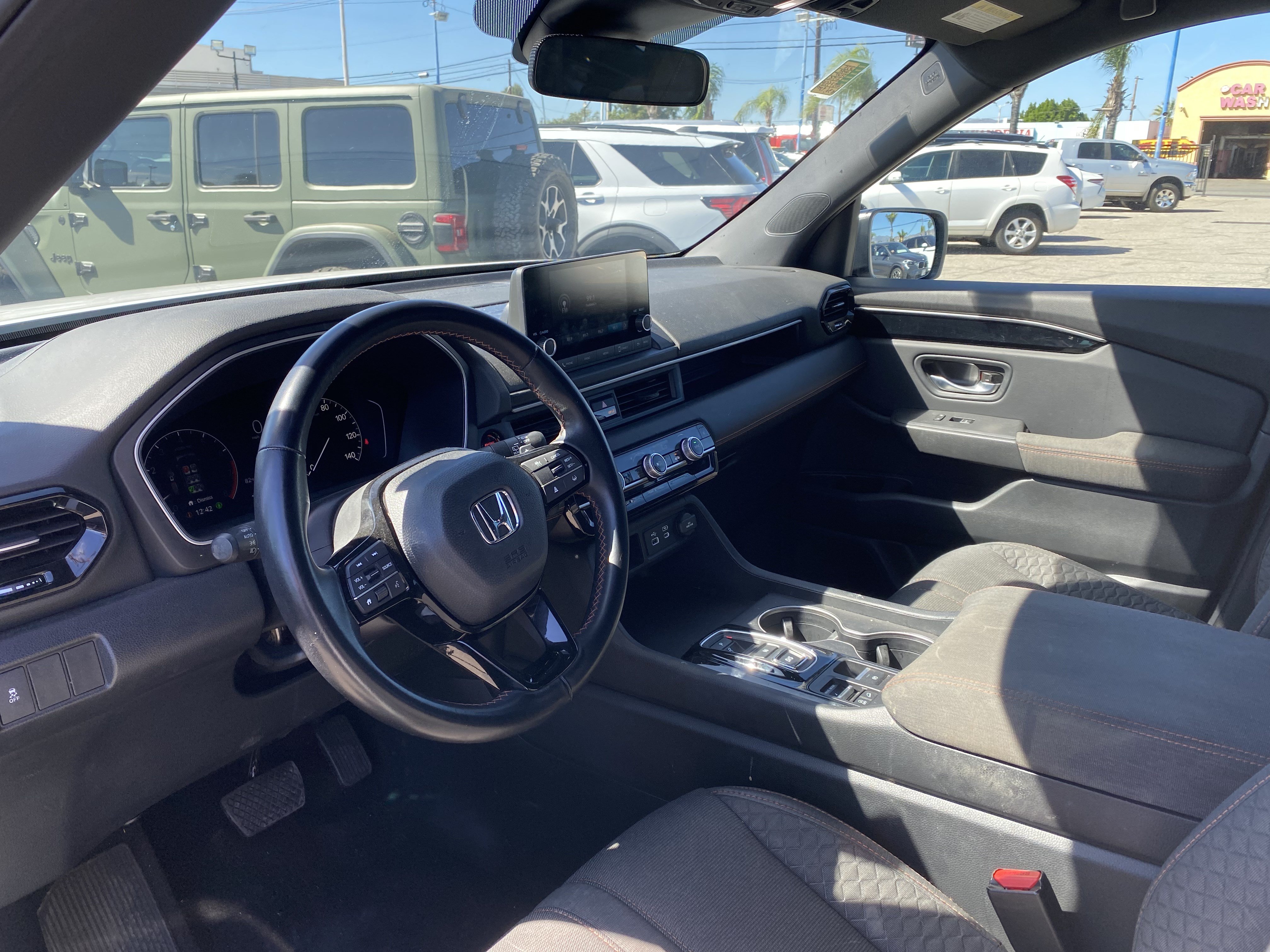 Used 2025 Honda Pilot Sport image 16
