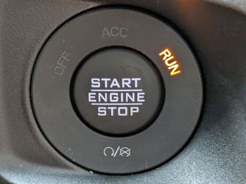 Used 2025 Jeep Gladiator Sport AWD/4WD image 27