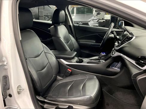Used 2018 Chevrolet Volt LT w/ Comfort Package image 9