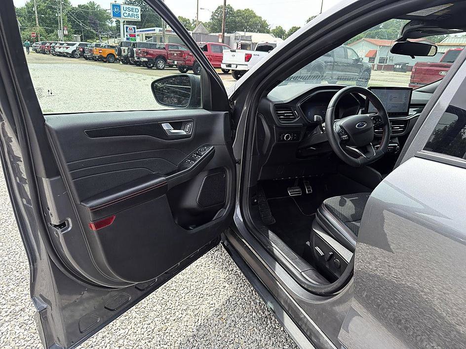 Used 2023 Ford Escape ST-Line w/ Tech Pack #1 AWD/4WD image 16