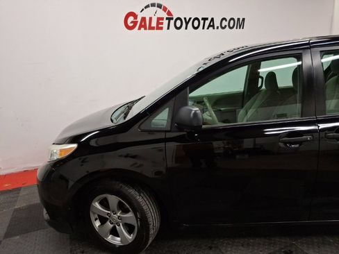 Used 2014 Toyota Sienna L image 4