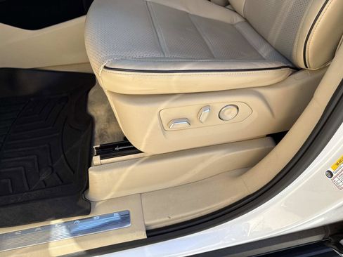 Used 2024 Cadillac Escalade Premium Luxury image 20