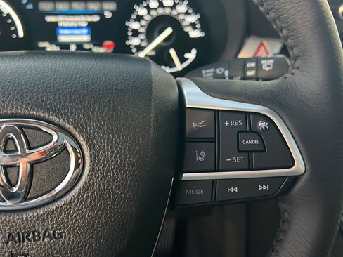 New 2026 Toyota Sienna XLE image 22