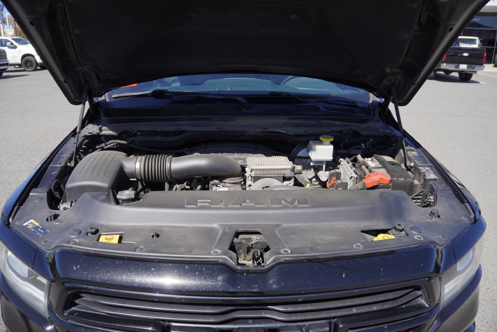 Used 2022 RAM 1500 Laramie w/ Sport Appearance Package AWD/4WD image 8