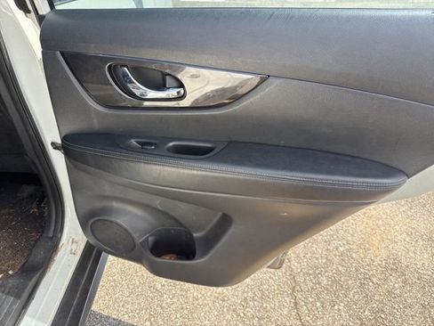Used 2018 Nissan Rogue S FWD image 18