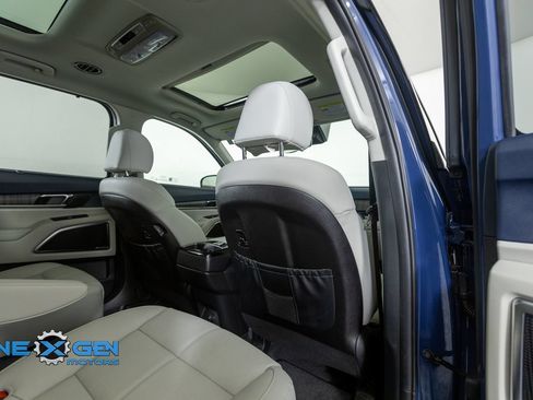 Used 2025 Kia Telluride SX w/ SX Captain's Chair Package AWD/4WD image 38