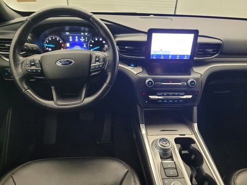 Used 2020 Ford Explorer XLT w/ Equipment Group 202A AWD/4WD image 22