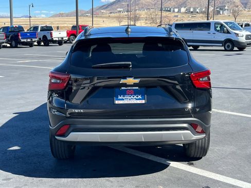 Used 2024 Chevrolet Trax LT w/ Driver Confidence Package image 9