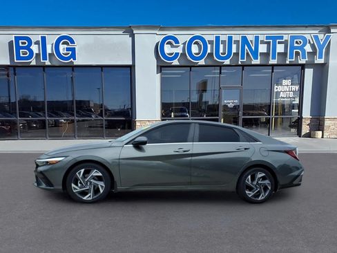 Used 2025 Hyundai Elantra Limited FWD image 10
