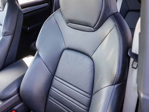 Used 2023 Porsche Cayenne Platinum Edition image 30