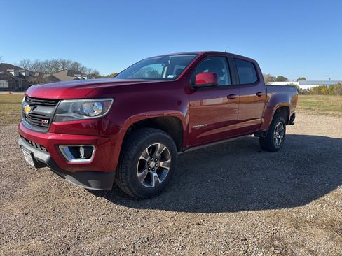 Used 2018 Chevrolet Colorado Z71 image 2