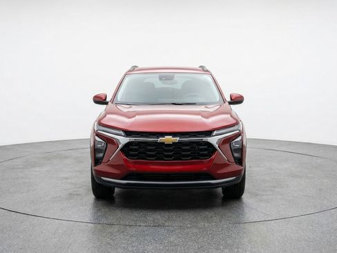 Used 2025 Chevrolet Trax LT w/ LT Convenience Package FWD image 2