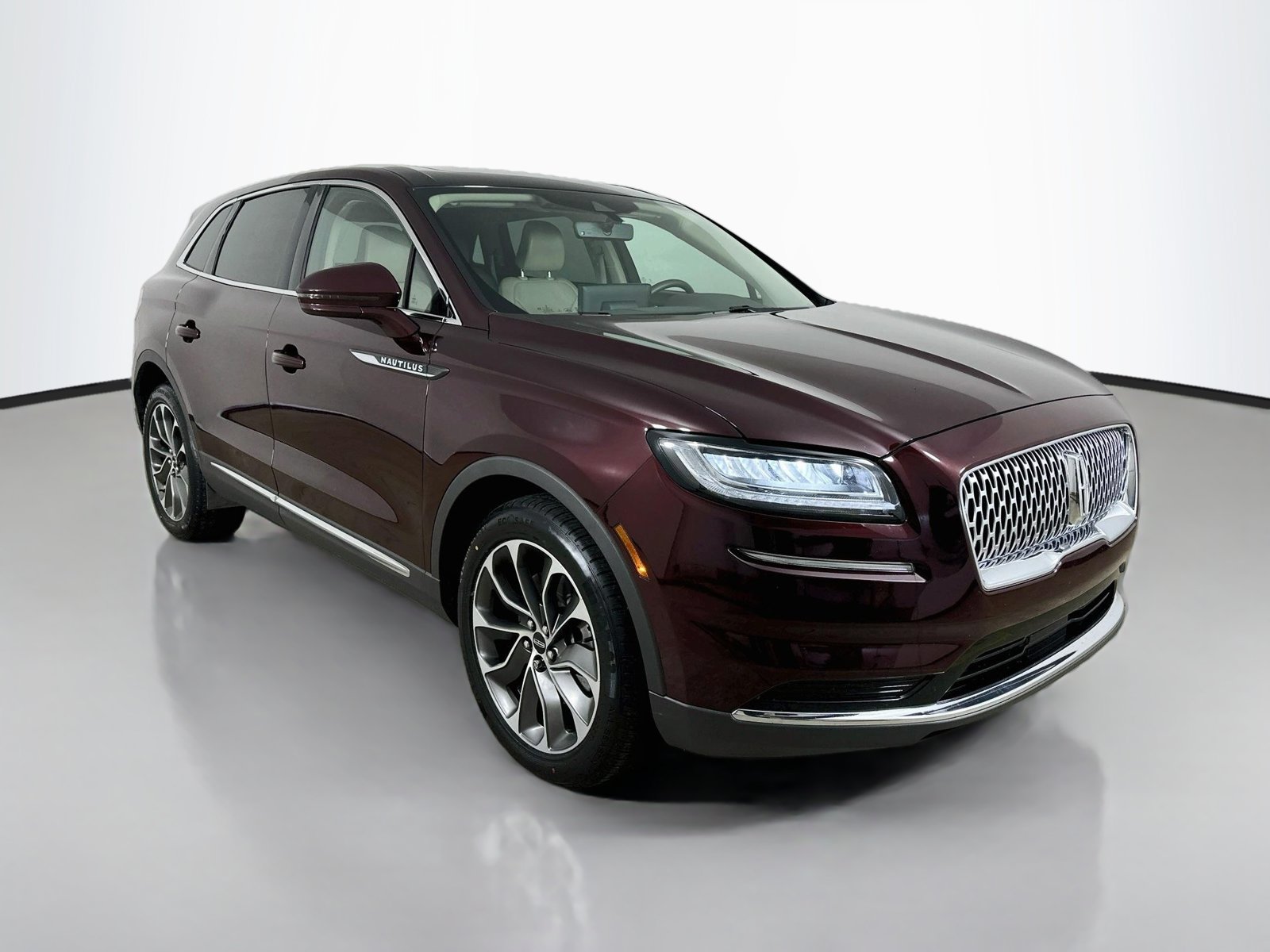 Used 2021 Lincoln Nautilus Reserve AWD/4WD image 3