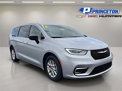 Used 2024 Chrysler Pacifica Touring-L