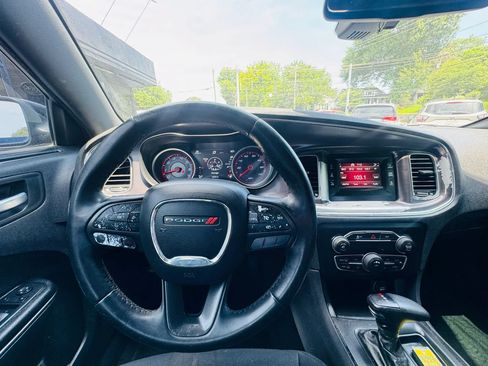 Used 2016 Dodge Charger SE RWD image 23