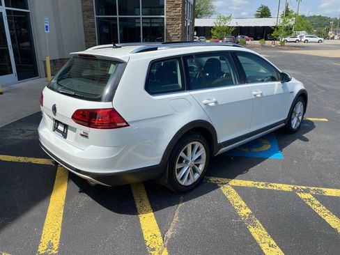 Used 2017 Volkswagen Golf Alltrack S AWD/4WD image 4