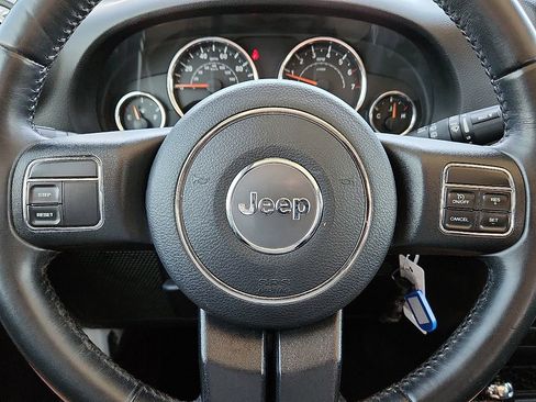Used 2017 Jeep Wrangler Unlimited Sahara AWD/4WD image 11