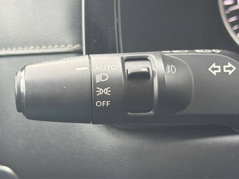 Used 2022 Nissan Pathfinder SL w/ Lighting Package (N92) AWD/4WD image 17