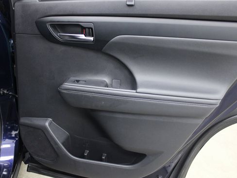 Used 2021 Toyota Highlander XLE image 25