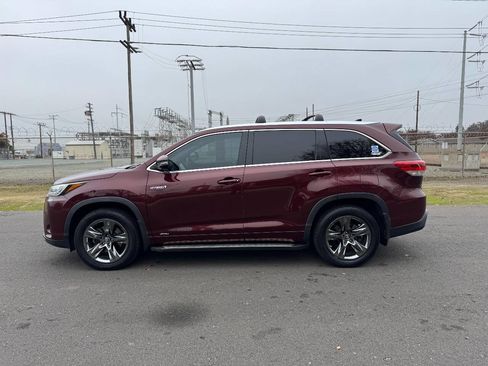 Used 2017 Toyota Highlander Limited image 2