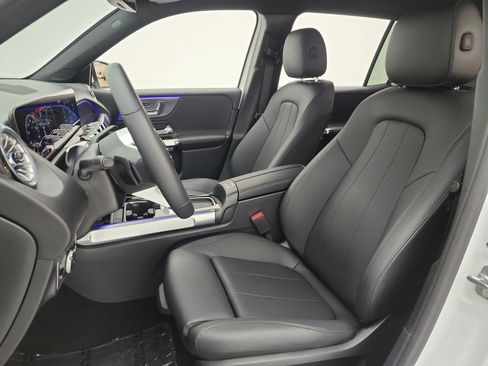 Used 2025 Mercedes-Benz GLB 250 image 13