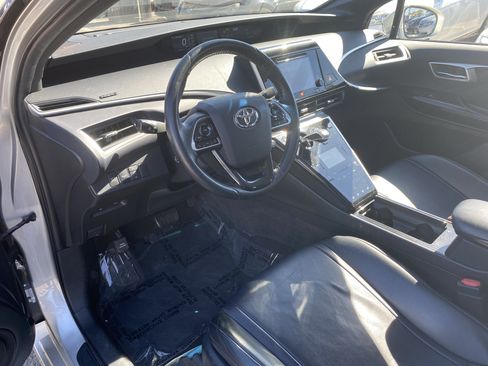 Used 2017 Toyota Mirai image 11