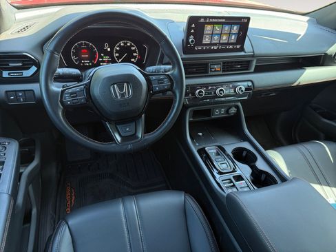 Used 2025 Honda Pilot TrailSport image 15