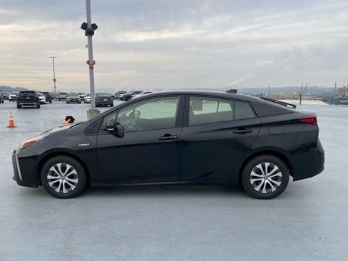 Certified 2022 Toyota Prius LE image 6