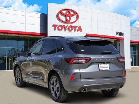 Used 2023 Ford Escape ST-Line w/ Tech Pack #1 FWD image 3