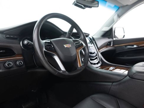 Used 2016 Cadillac Escalade Luxury AWD/4WD image 23