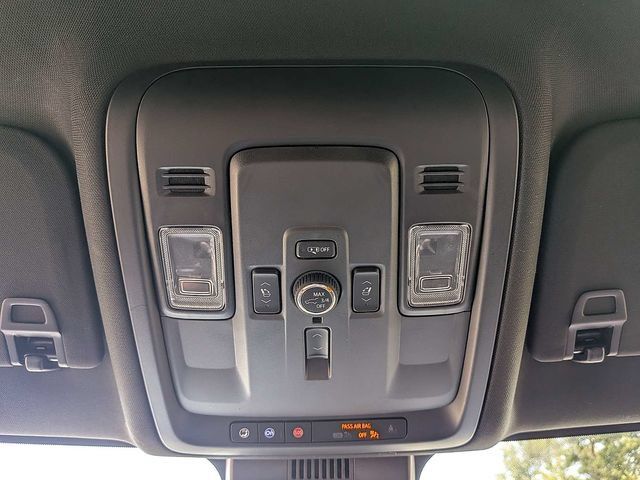 Used 2025 GMC Yukon XL Denali AWD/4WD image 27