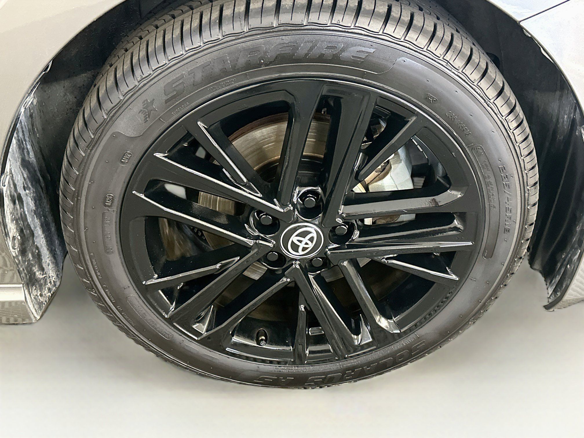 Used 2025 Toyota Camry SE FWD image 11