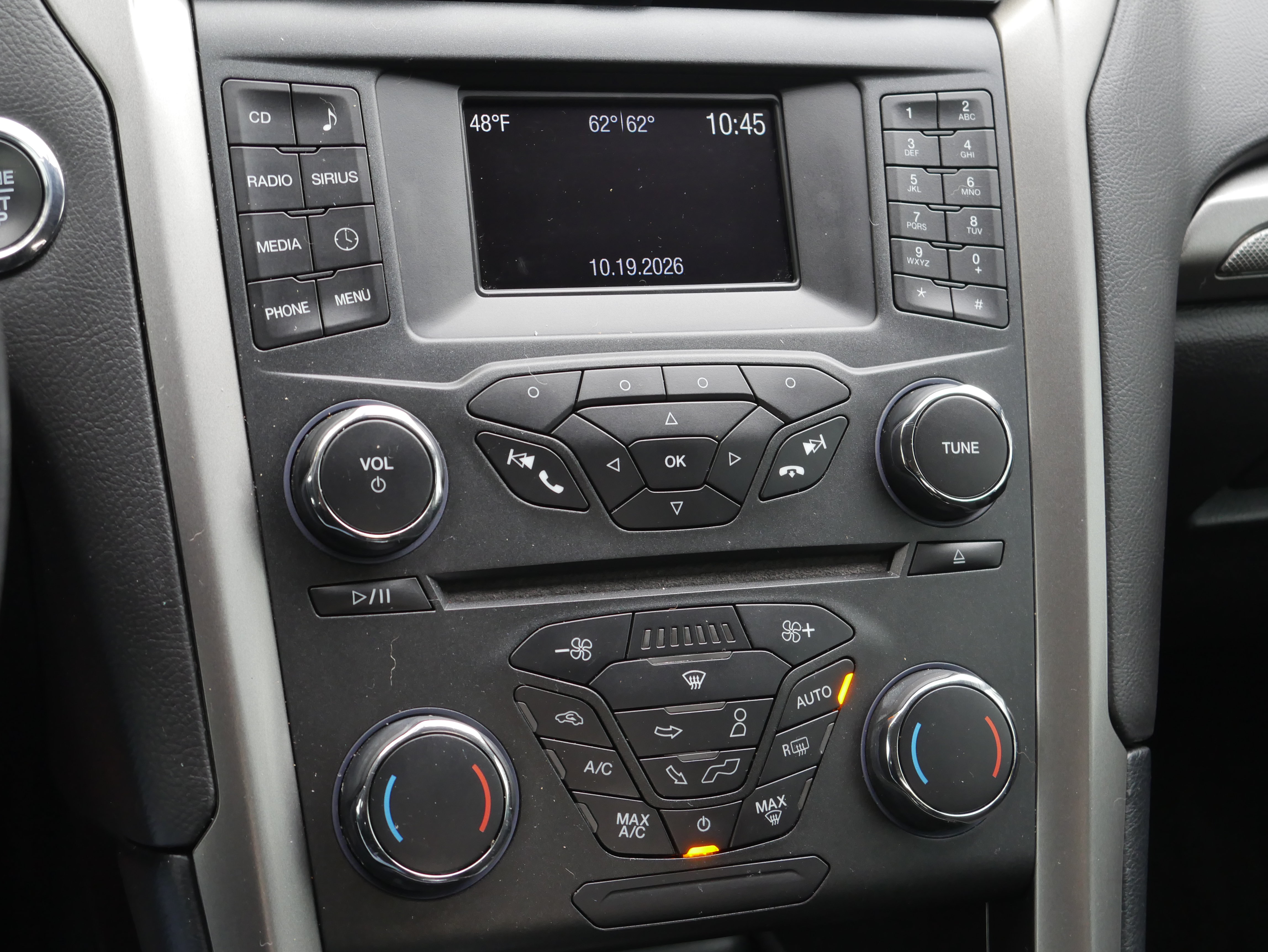 Used 2017 Ford Fusion SE FWD image 11
