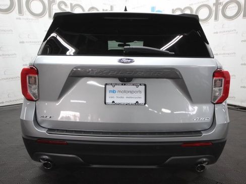 Used 2022 Ford Explorer XLT w/ Equipment Group 202A image 5