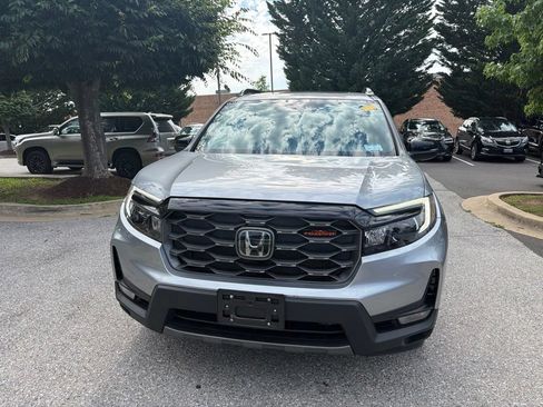Used 2025 Honda Passport TrailSport image 3