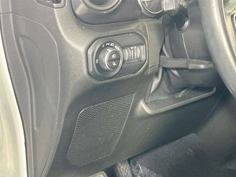 Used 2022 Jeep Gladiator Sport image 10