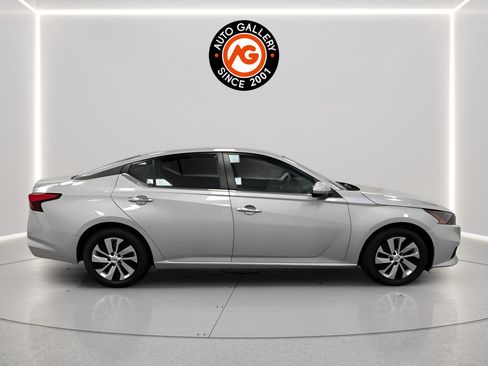 Used 2022 Nissan Altima 2.5 S FWD image 9