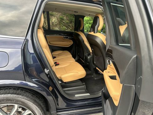 Used 2016 Volvo XC90 T6 Momentum w/ Momentum Plus Package AWD/4WD image 19