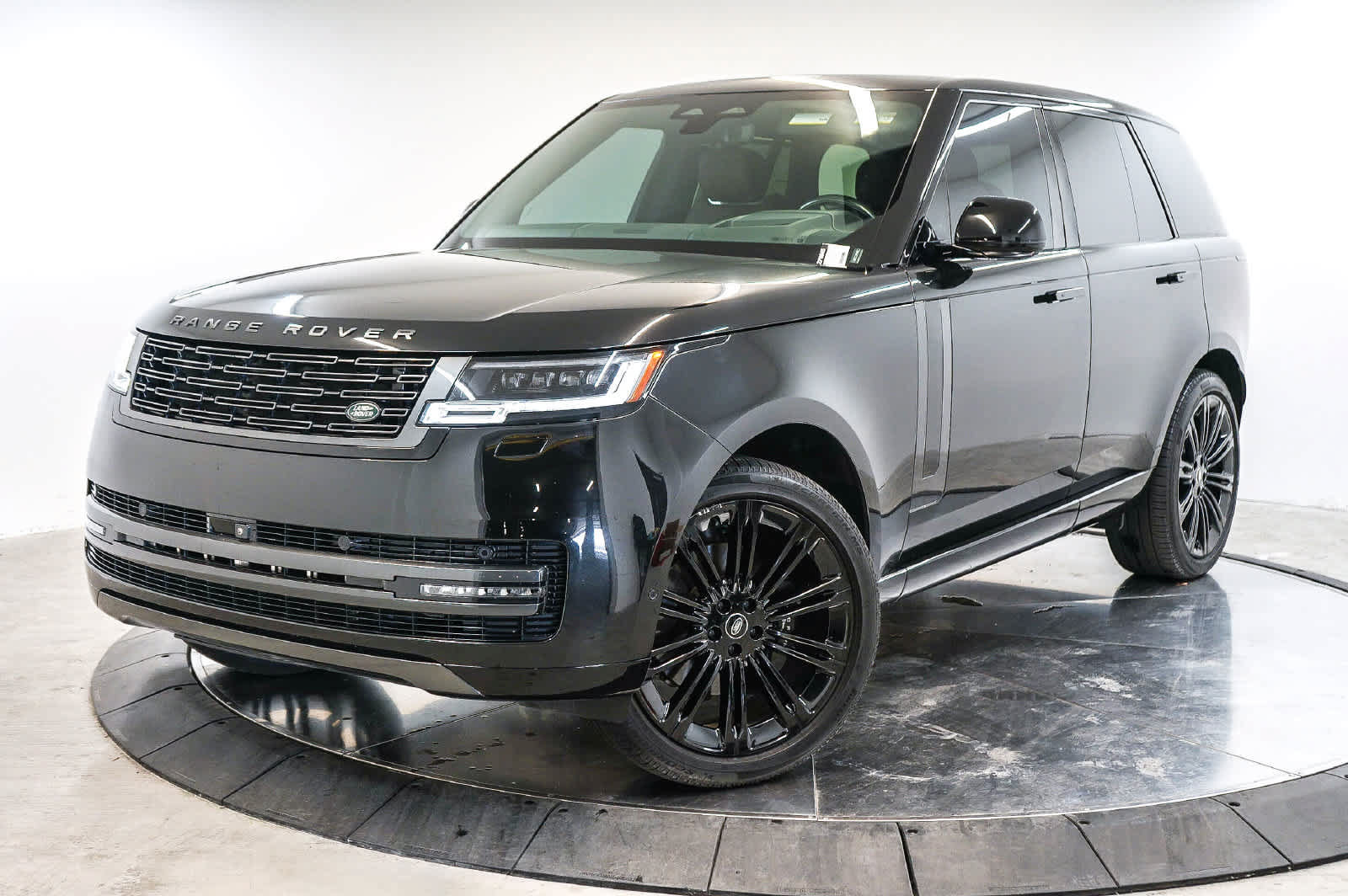 Used 2025 Land Rover Range Rover SE AWD/4WD image 1